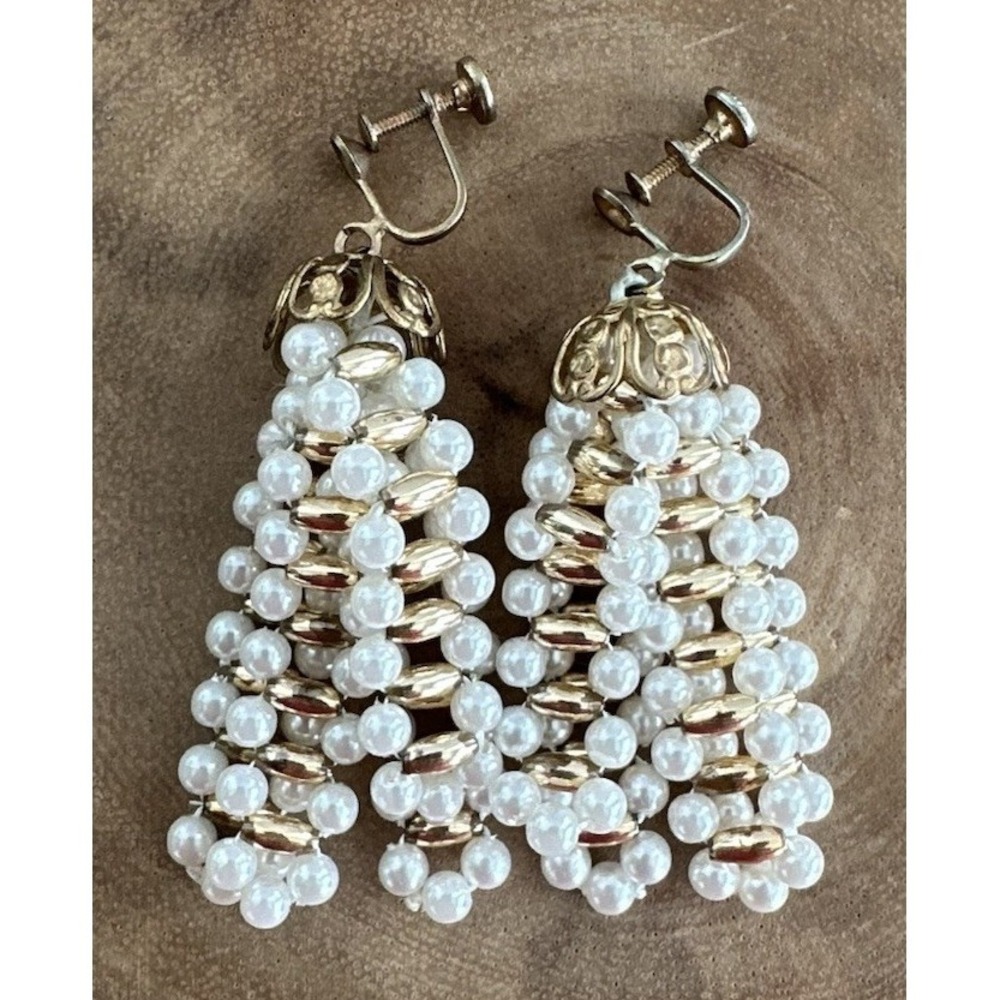 VTG Faux Pearl Cluster Tassel Earrings Gold Tone Waterfall Chandelier Screw Back